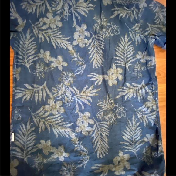 Floral button-up t-shirt - Picture 2 of 6